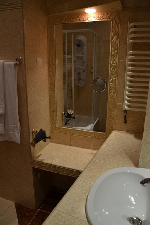 Hotel Bristol Tarnow Room photo