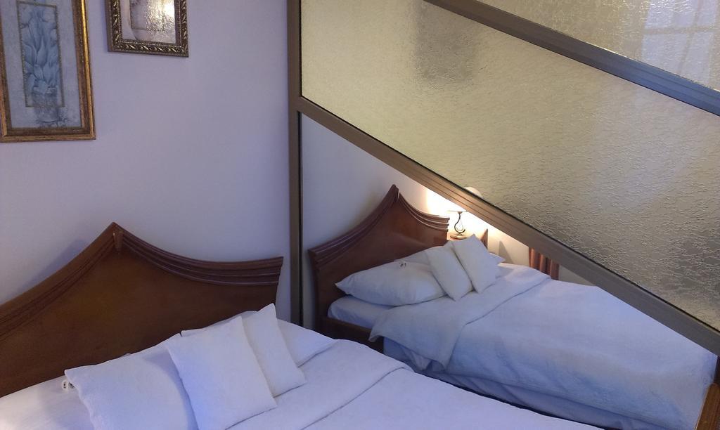 Hotel Bristol Tarnow Room photo